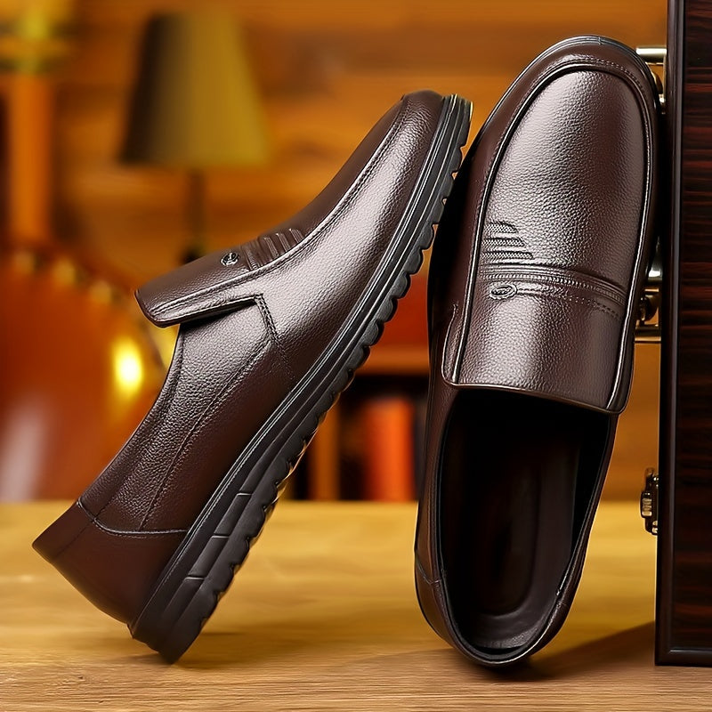 Men's slip-on loafer shoes in solid color top grain cow leather for comfortable, durable and non-slip walking. Ideal for office.