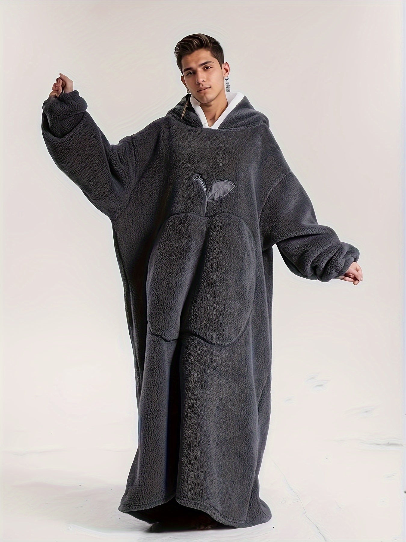 Oversized Warm Hooded Robe with Apple Embroidery, Polyester Fleece, Loose Fit, Large Pocket, for Fall/Winter Sleepwear