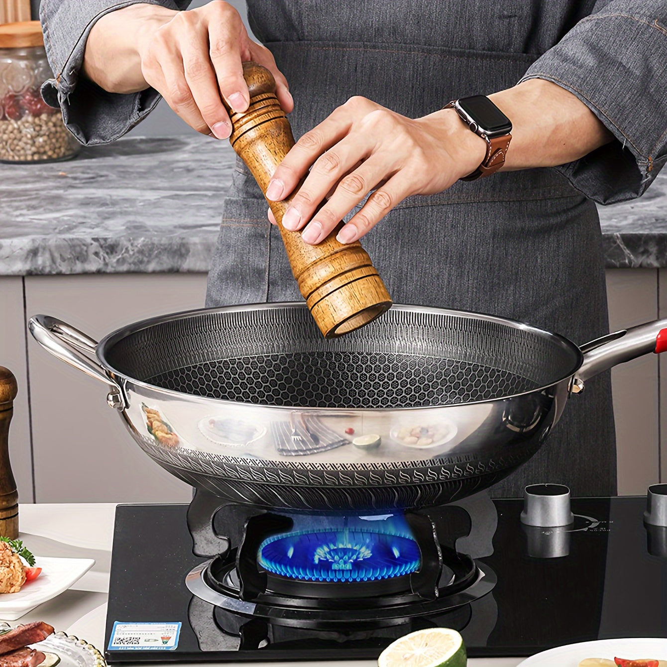 32cm/34cm Stainless Steel Frying Pan with Non-Stick Coating, Ideal for Induction Cookers & Gas Stoves. Featuring a Unique Honeycomb Wok Design, this Kitchen Cookware is Perfect for Cooking Fried Fish, Eggs and Steak. Great for Outdoor Use.