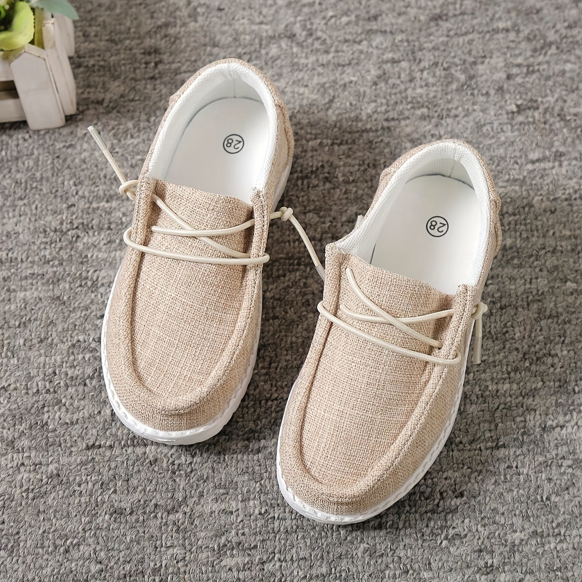 Boys' casual low top canvas shoes, lightweight and breathable for all seasons.