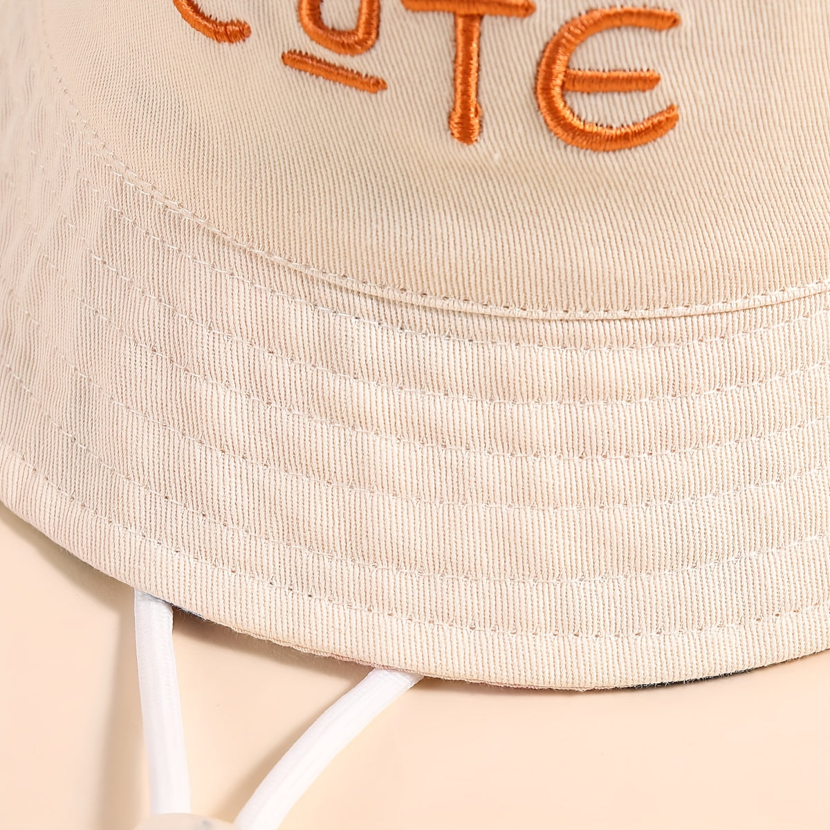 Stylish fisherman hat with cute letter embroidery, wide brim and drawstrings for sun protection and outdoor activities. Ideal for boys and girls in beach parties or traveling.