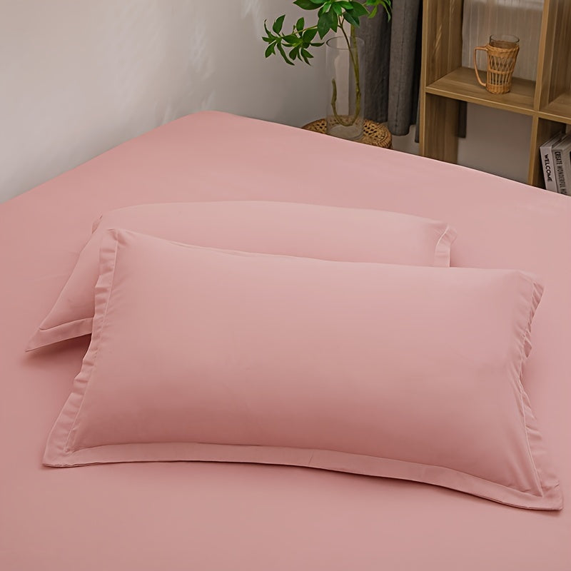 Set of 2 Soft and Breathable Pillowcases in Solid Color - Gentle on the Skin, Easy to Clean in Machine with Envelope Closure for Bedroom or Guest Room, Available in a Variety of Pure Colors