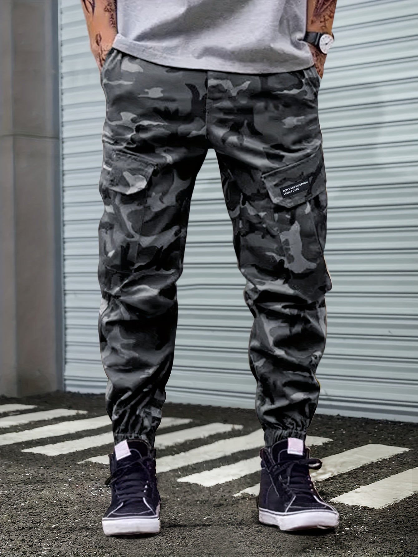 Men's All-Season Camo Cargo Pants with Comfort Fit, Versatile Pockets, and Street-Style Drawstring Design.