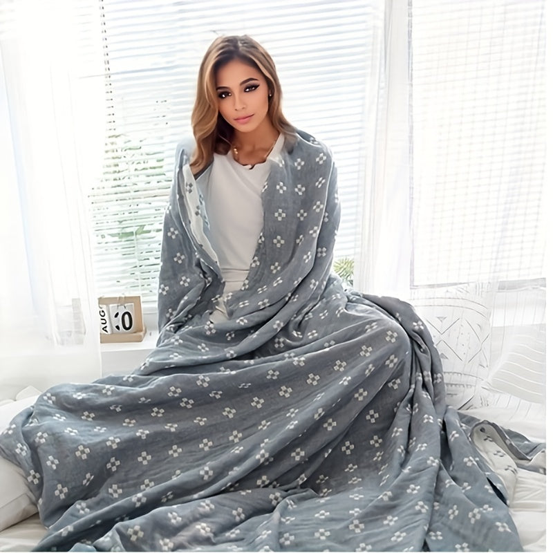 Soft and stylish, this luxurious light blue geometric pattern throw blanket is perfect for all seasons. Made from cozy knitted jacquard gauze, this full-size quilt is ideal for single or double use. Machine washable for easy care, this blanket is perfect