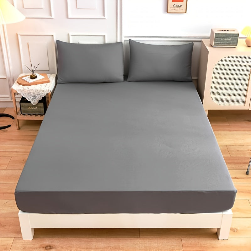 Soft and breathable 1-piece polyester fitted sheet (pillowcase not included) in a solid color. Comfortable and skin-friendly mattress protector suitable for all seasons.