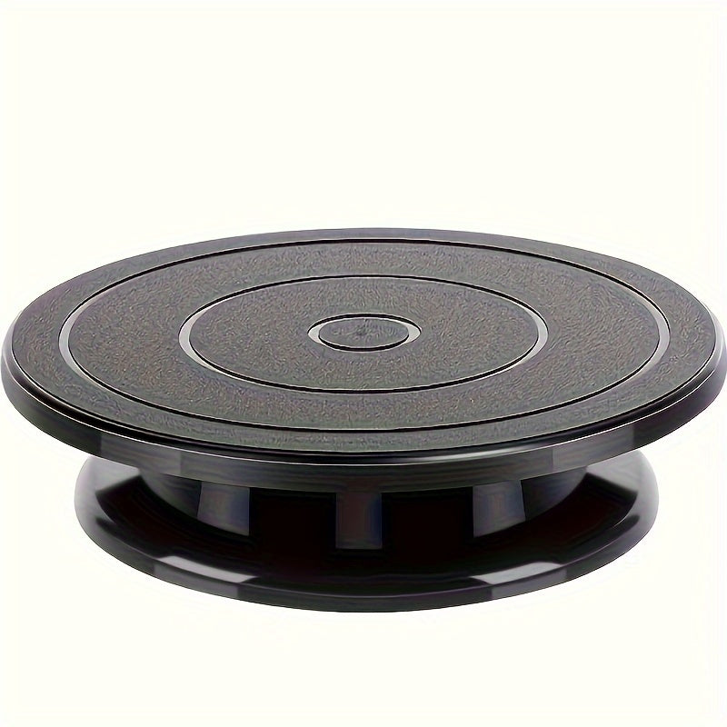 Black Cake Turntable measuring 11 inches/28cm in diameter, designed for manual rotation. Ideal for baking and cake decorating, this flat turntable is a must-have item for kitchen and bakery supplies. Enhance your culinary creations with this decorative