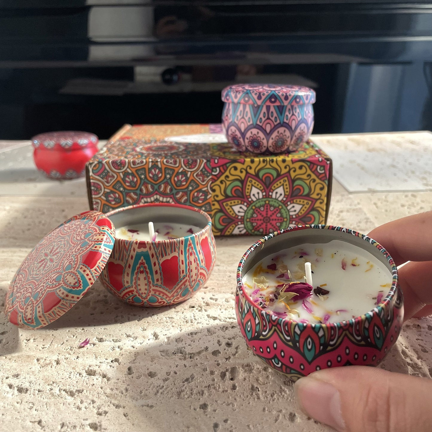 Bohemian Mandala Style Scented Candle Gift Set with Dried Flower Embellishment, Spice Scent, Soy Wax Material for Seasonal Celebrations, Indoor Use, and Holidays.