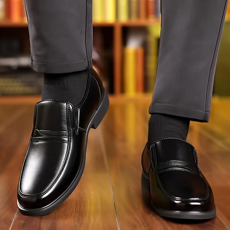 Men's soft bottom slip-on loafers: versatile, fashionable, and wear-resistant.