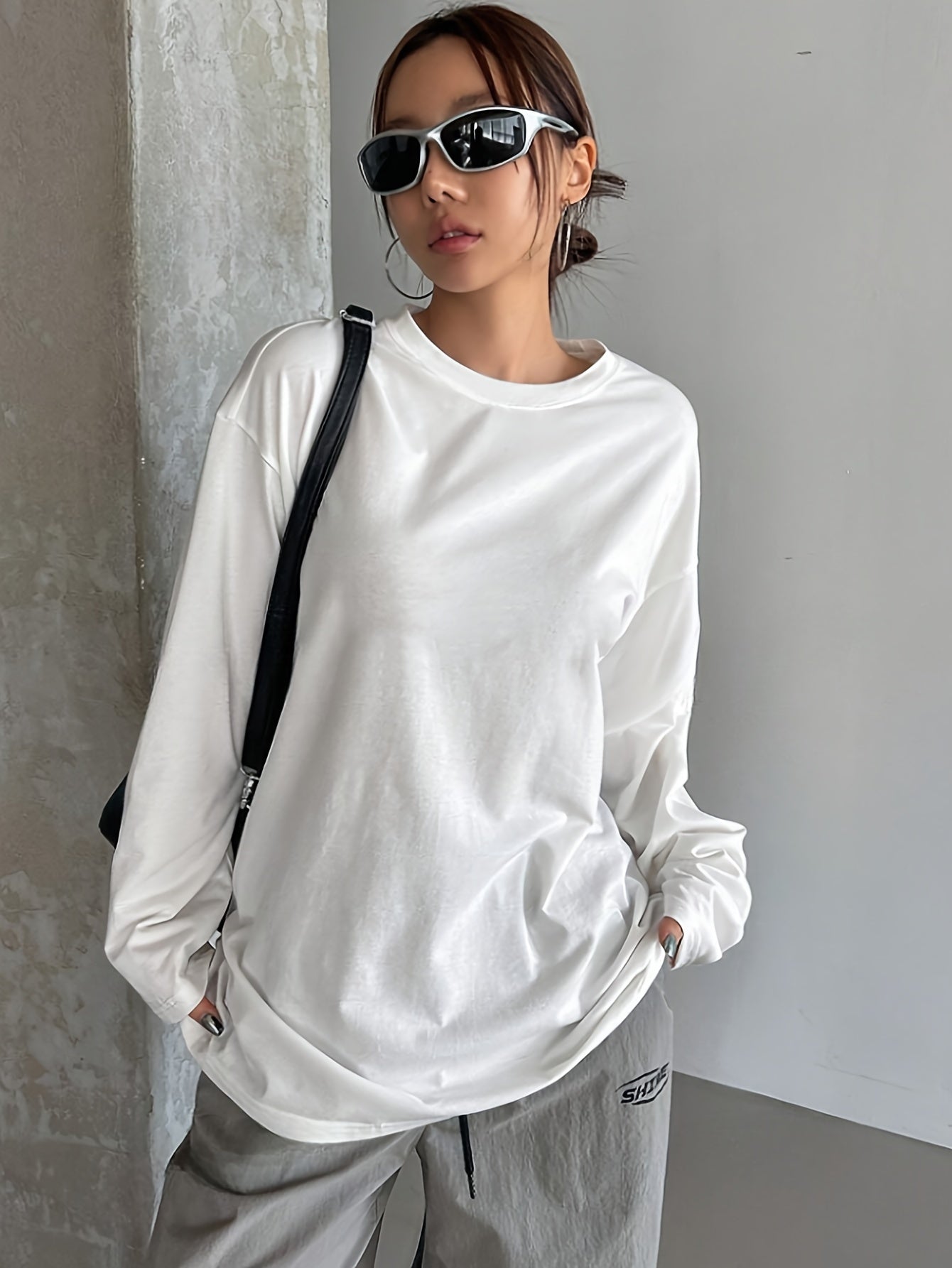 Women's casual crew neck long sleeve t-shirt in white, made of 62% polyester, 34% viscose, and 4% elastane. Regular fit with medium stretch, suitable for fall/winter fashion.