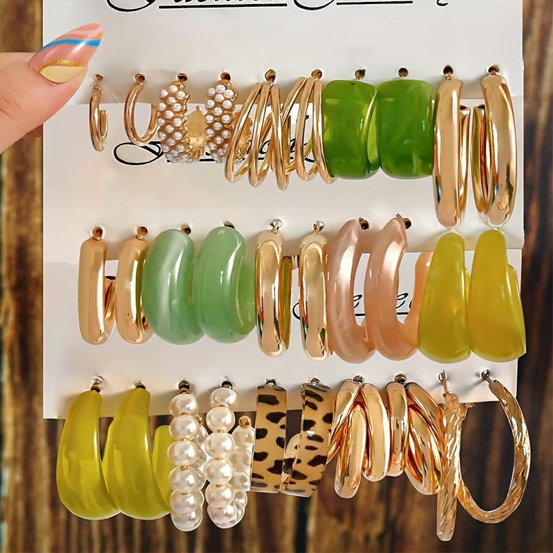 A set of 15 pairs of delicate hoop earrings made from zinc alloy and resin, featuring an elegant vintage style design with imitation pearl accents. Perfect as a gift for a stylish woman.