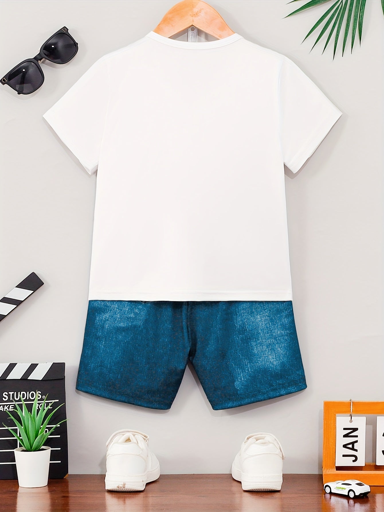 Boys' fashion car pattern short sleeve t-shirt + imitation denim shorts set, soft, comfortable, and breathable, perfect for outdoors