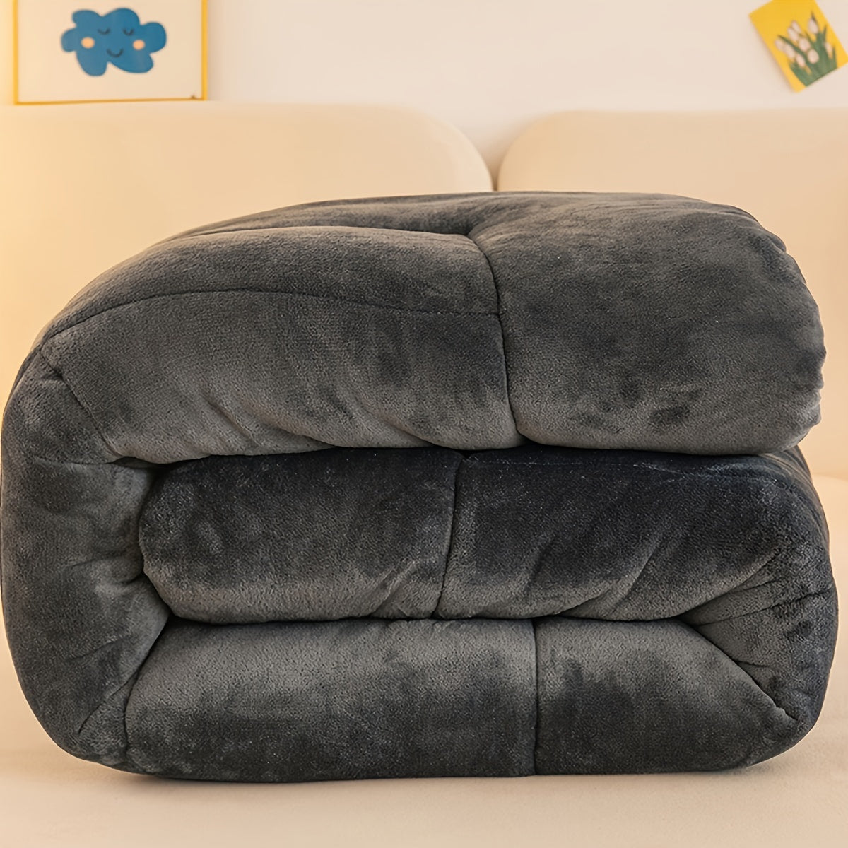 Velvet Sherpa Comforter Insert - An All Season Quilted Comforter with Ultra Soft Breathable Fabric, Machine Washable for a Cozy Bedroom Experience during Autumn and Winter.