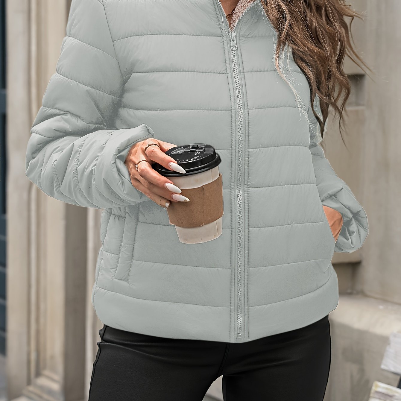 Solid color warm jacket for women, with long sleeves and zip-up closure, made of 100% nylon.