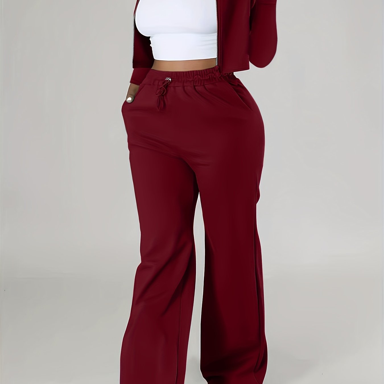 Women's casual sports suit with long sleeves consisting of two pieces.