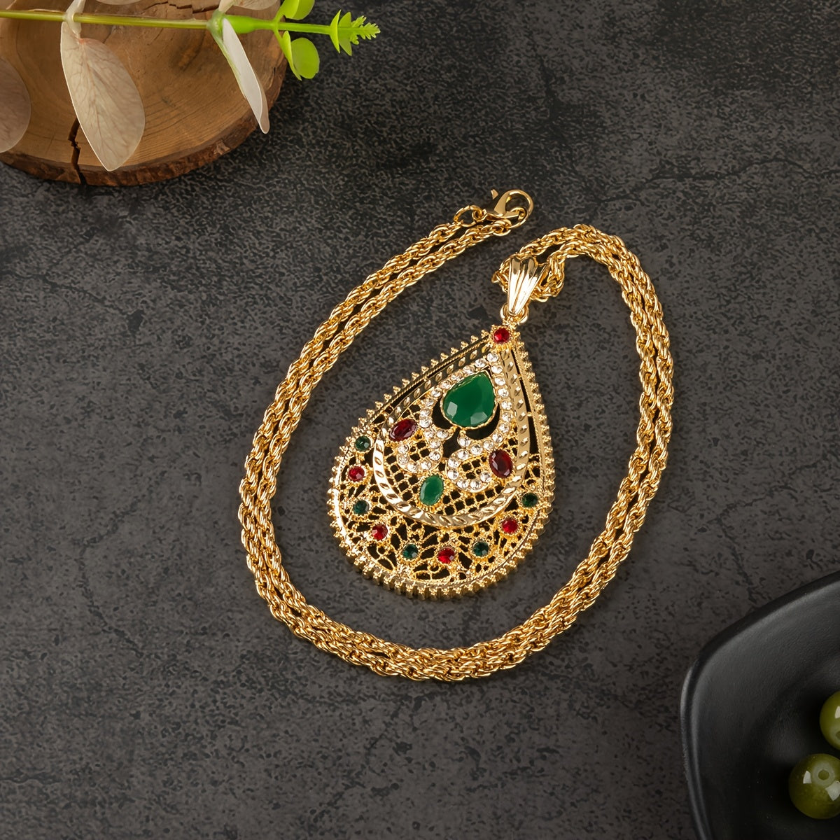 Exquisite Moroccan Bridal Necklace with Elegant Golden-Tone Water Drop Pendant & Intricate Floral Engraving - Ideal for Weddings & Special Events, 60cm Chain Length, Classic and Opulent Design, Featuring a Floral Motif