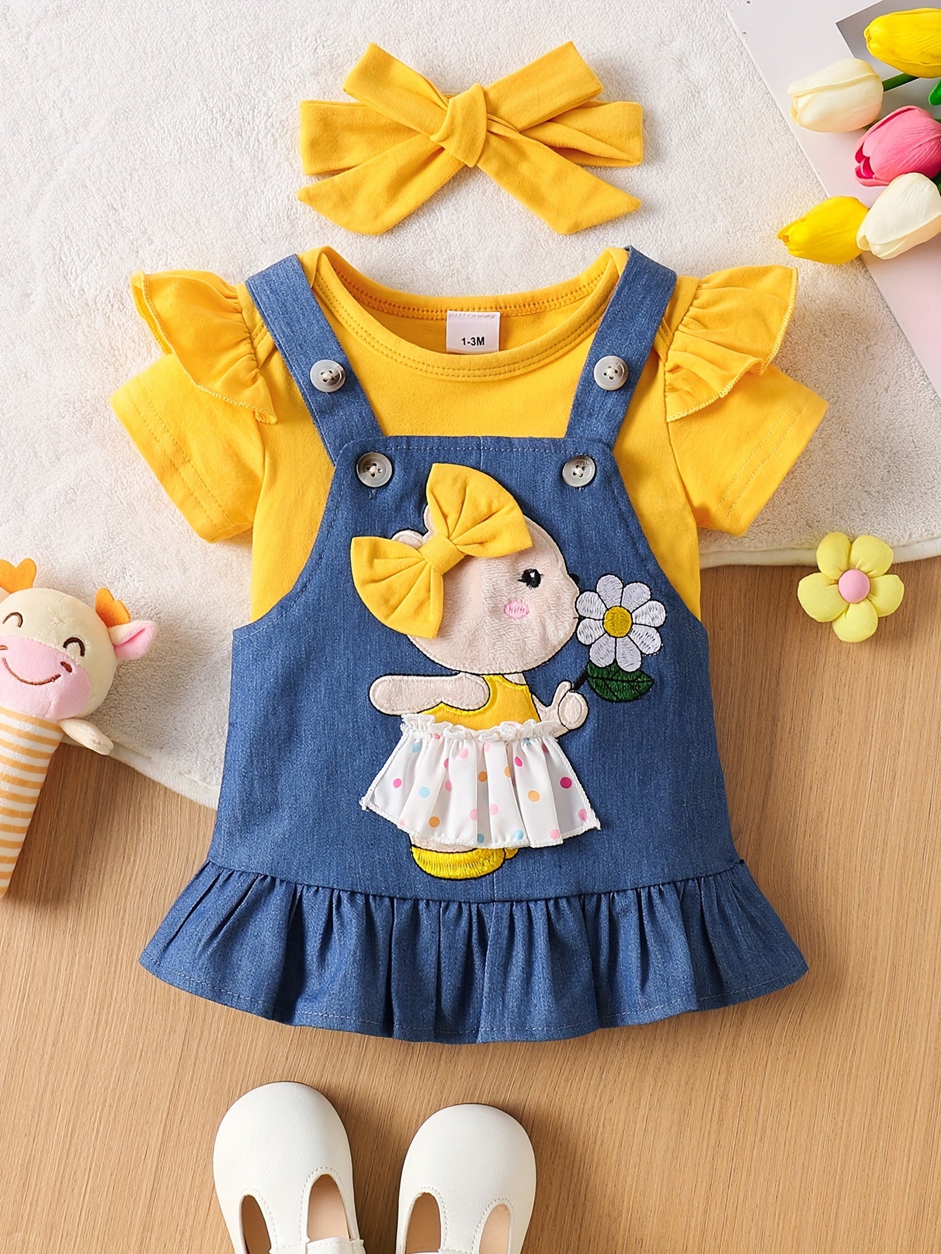 Adorable baby girl dress set with bear and sunflower pattern, perfect for newborns. Includes regular bodysuit and skirt, ideal for outdoor wear.