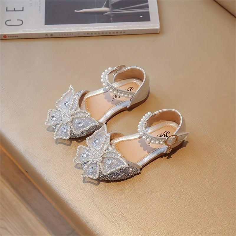 Girls' sandals with fake pearl and sequin embellishments.