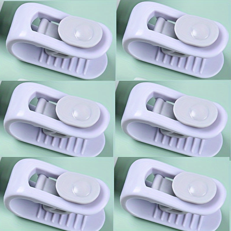 1 piece of invisible no-sew clips made of polypropylene material, designed for quilts, bedsheets, and duvet covers. These safe and secure holders feature a needle-free design and thumb clasp for seamless clasp for spot-cleaning and home use.