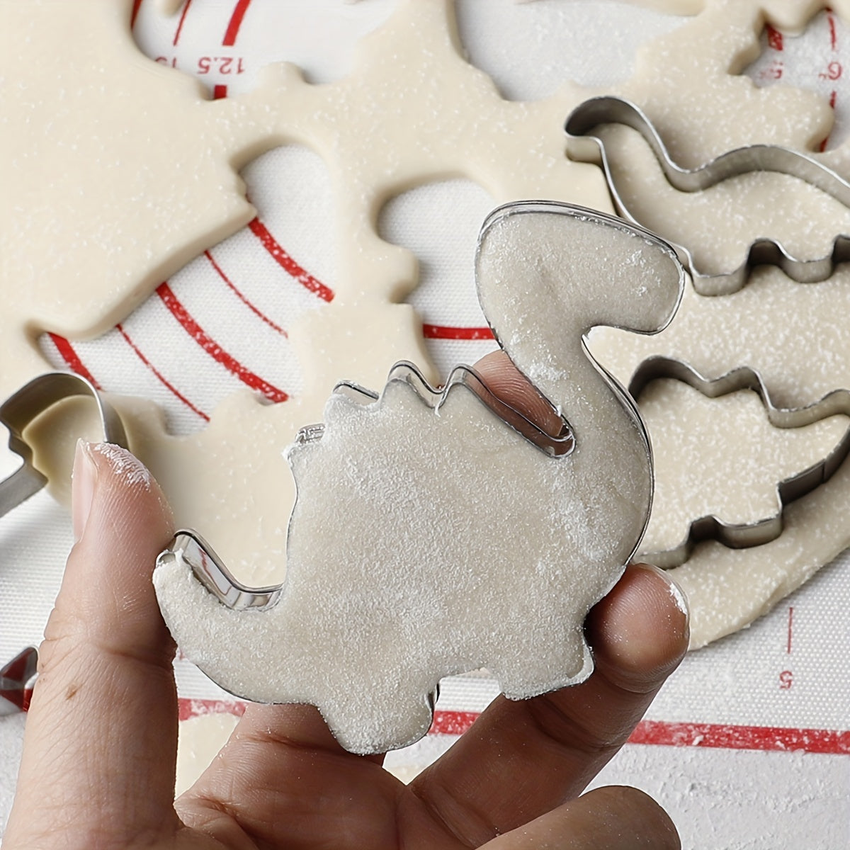 Set of 8 Dinosaur and Bird Cookie Cutters - Made from Durable Stainless Steel for Creating Fun Snacks for Kids, Perfect for DIY Fondant and Cake Decorating, Ideal for Holiday Baking and Essential for Holiday Baking - Features Cute Cartoon Animal Shapes