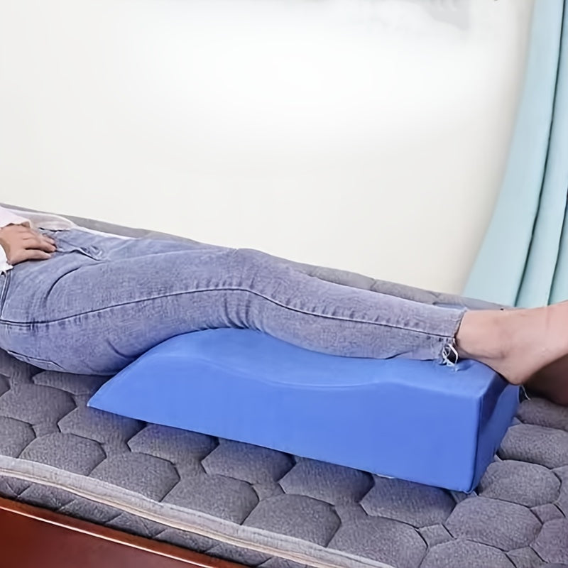 Medium soft memory foam pad with washable polyester cover designed for maternity, providing ergonomic leg support. This multifunctional relaxation cushion is suitable for bedroom rest and compression joint relief for adults 18+.