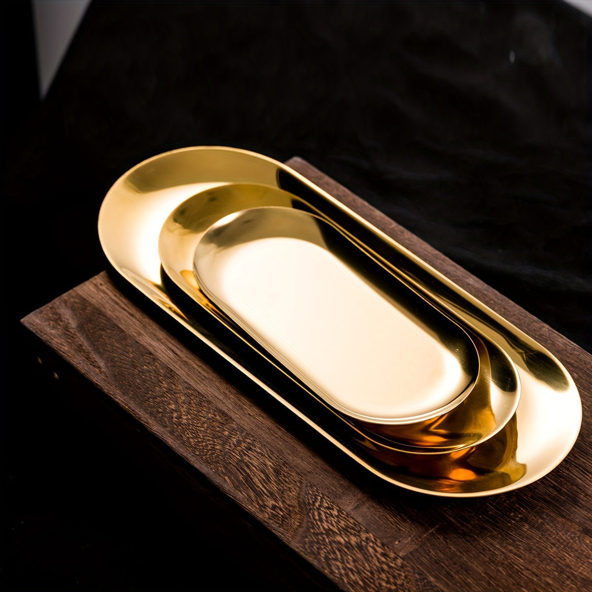 Stylish Oval Serving Tray in Glorious Gold - Suitable for Festive Occasions like Christmas, Halloween, Easter, and Valentine's Day - Great for Serving Fruits, Desserts, Snacks, and Salads - Crafted with Stainless Steel, Perfect for Home or Restaurant