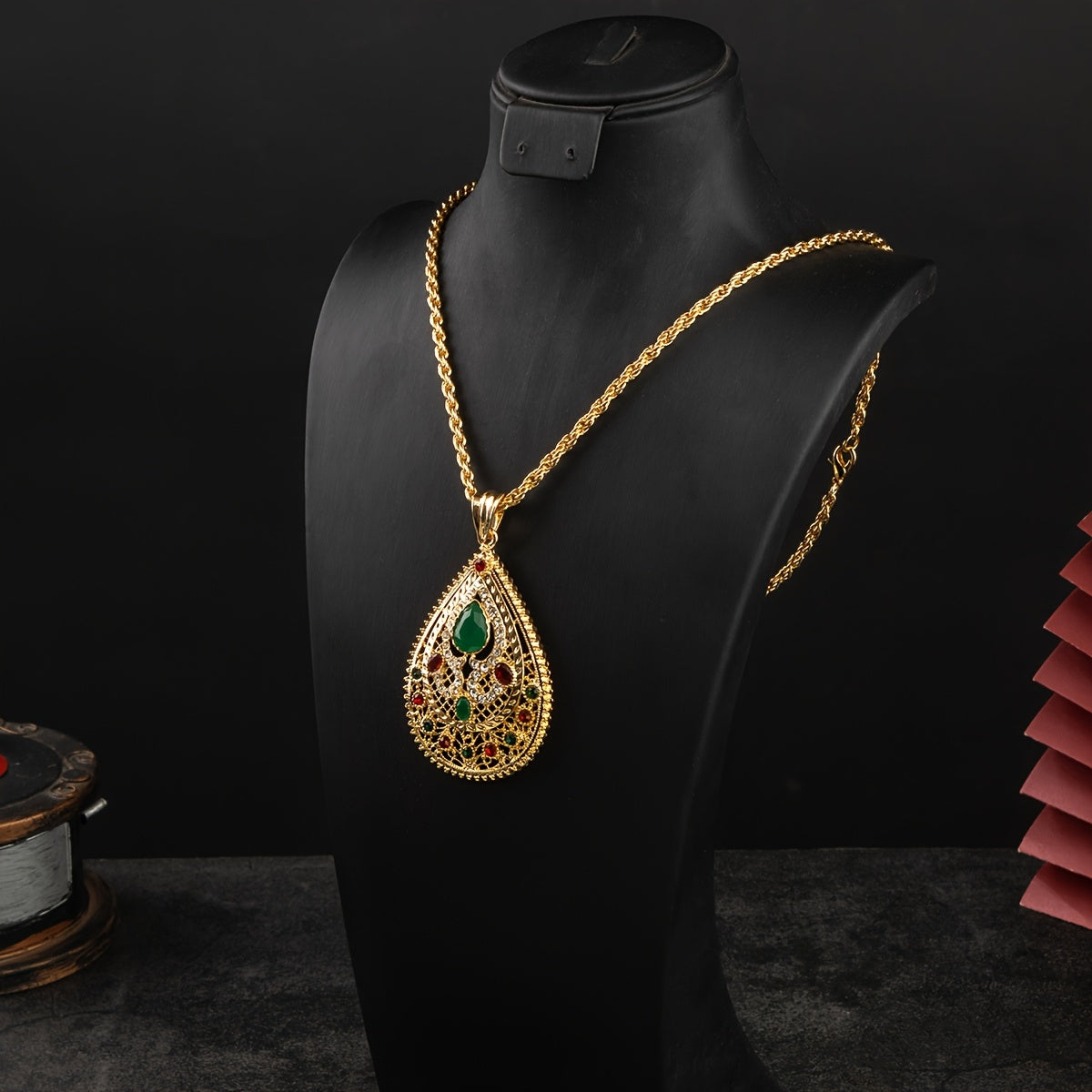 Exquisite Moroccan Bridal Necklace with Elegant Golden-Tone Water Drop Pendant & Intricate Floral Engraving - Ideal for Weddings & Special Events, 60cm Chain Length, Classic and Opulent Design, Featuring a Floral Motif