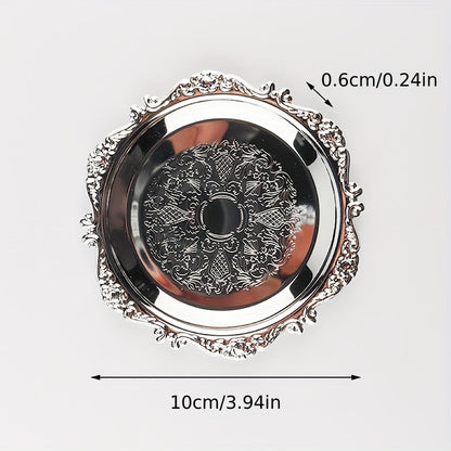 Этот небольшой резной металлический поднос в стиле ретро можно использовать как подсвечник для ароматерапии и украшение для ювелирных изделий в кафе в дворцовом стиле, а также в качестве реквизита для фотографий или демонстрации изящных ювелирных изделий.