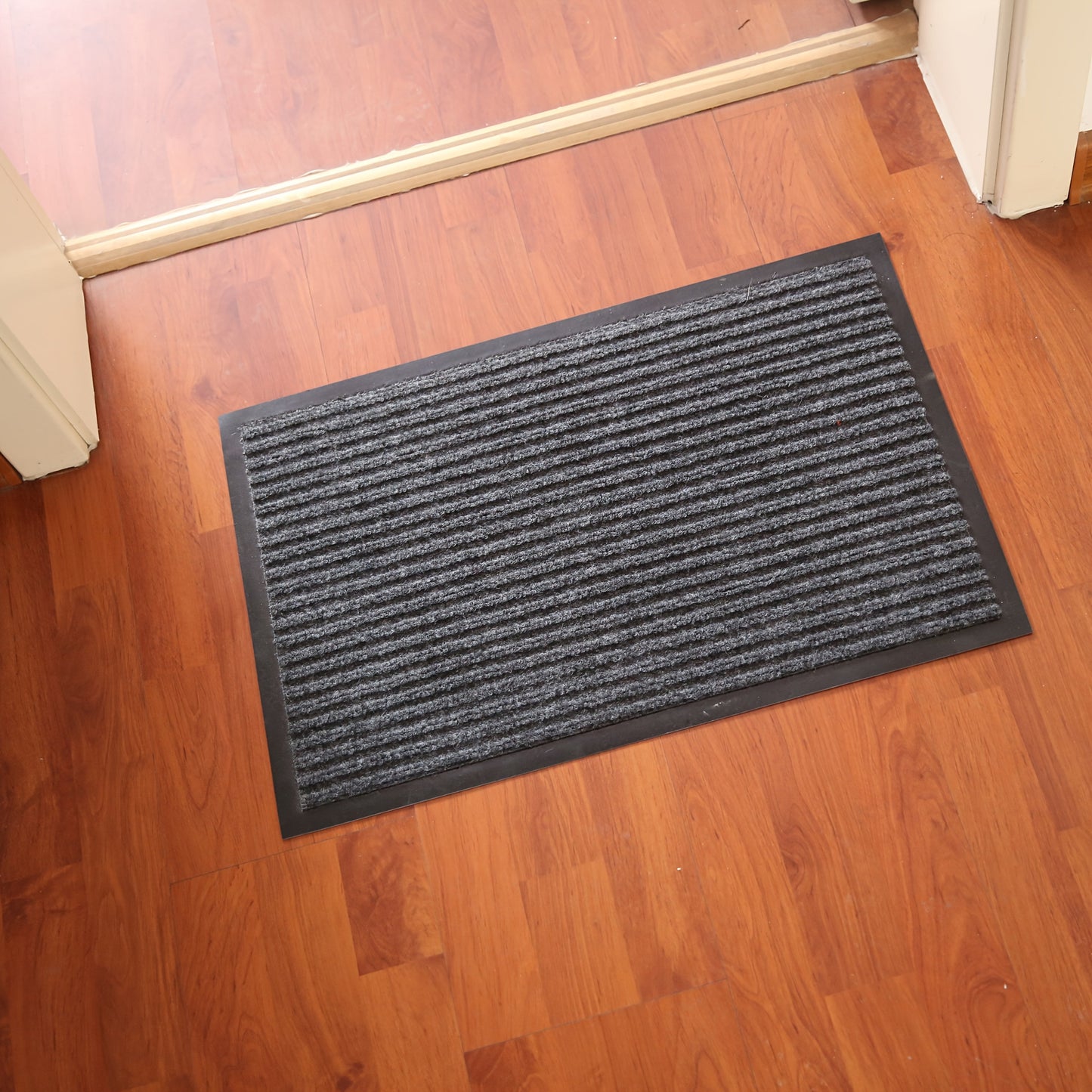 Get the 1 piece Modern Geometric Waterproof Doormat designed for high traffic areas. This indoor/outdoor entrance mat is dirt-resistant and perfect for the living room, bedroom, bathroom, kitchen, balcony, or patio. It measures 44.96x74.93cm.