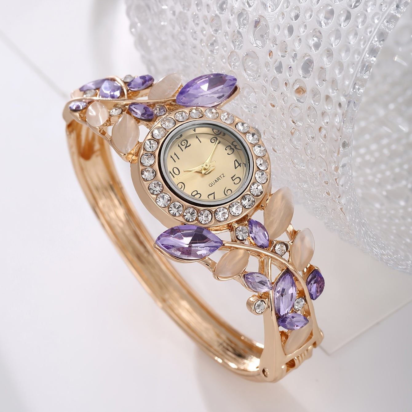 5-piece Quartz Watch and Jewelry Set, with Non-Alloy Band Wristwatch, Heart-Shaped Rhinestone Jewelry, and Button Battery, perfect for Women's daily wear and gifting.