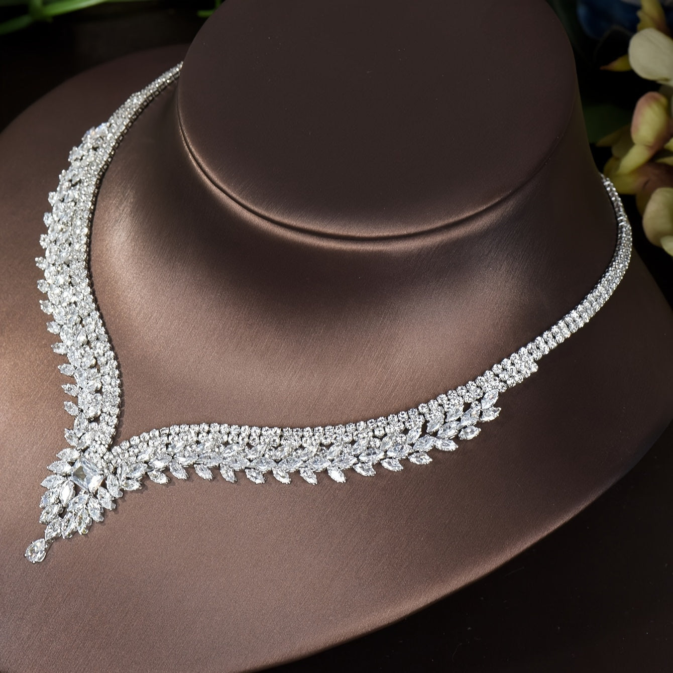 Luxurious Leaf-Shaped Cubic Zirconia Jewelry Set, Elegant Bling Style for Women's Romantic Wedding - Includes Necklace and Earrings