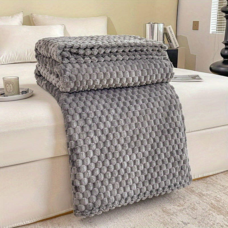 Soft and cozy 3D fleece throw blanket for couch or bed, featuring a stylish fluffy design. Thick, warm, and large plush sherpa blanket perfect for snuggling up on the sofa.