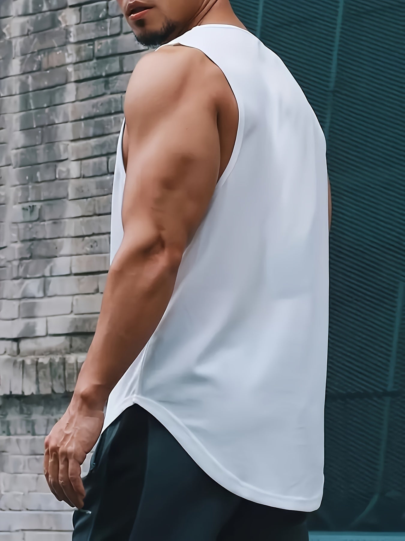 Men's Quick-Dry Sleeveless Gym Shirt - Lightweight design, moisture-wicking polyester mesh tank, suitable for running and fitness. Features round neck, regular fit, and casual sports style