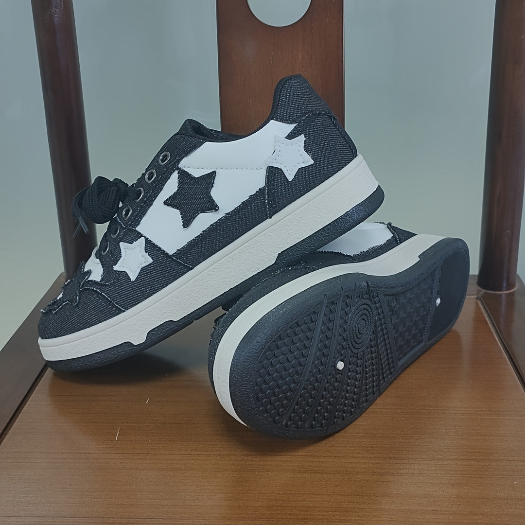 Women's skate shoes with stars design, low top colorblock flatform sneakers.