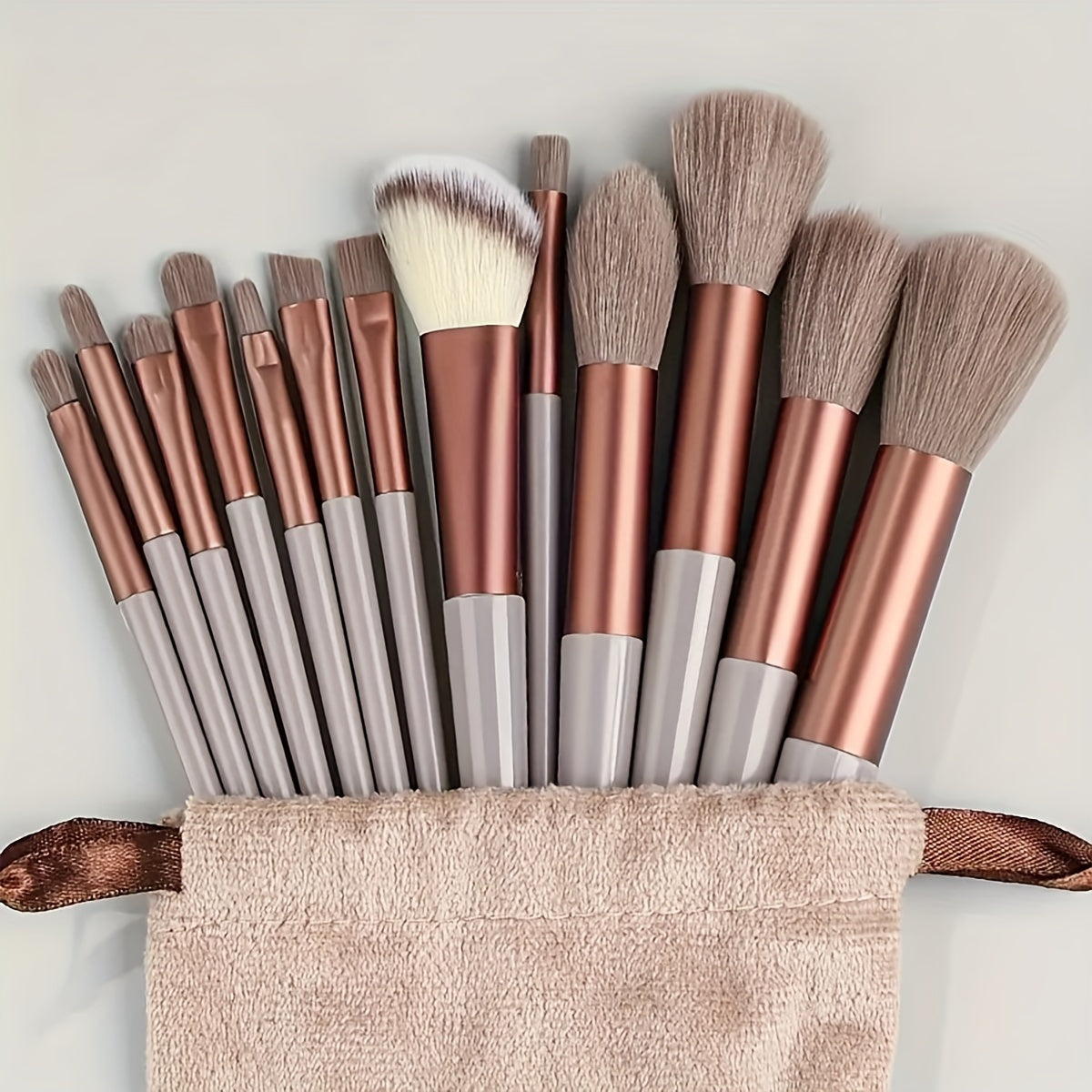 Travel-friendly makeup brush set with 13 pieces featuring nylon bristles and ABS handles, suitable for foundation, eyebrows, concealer, and eyeshadow for all skin types.