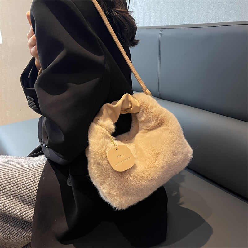 High-end plush handbag for girls, perfect for autumn and winter. Wooly bag with versatile crossbody style.