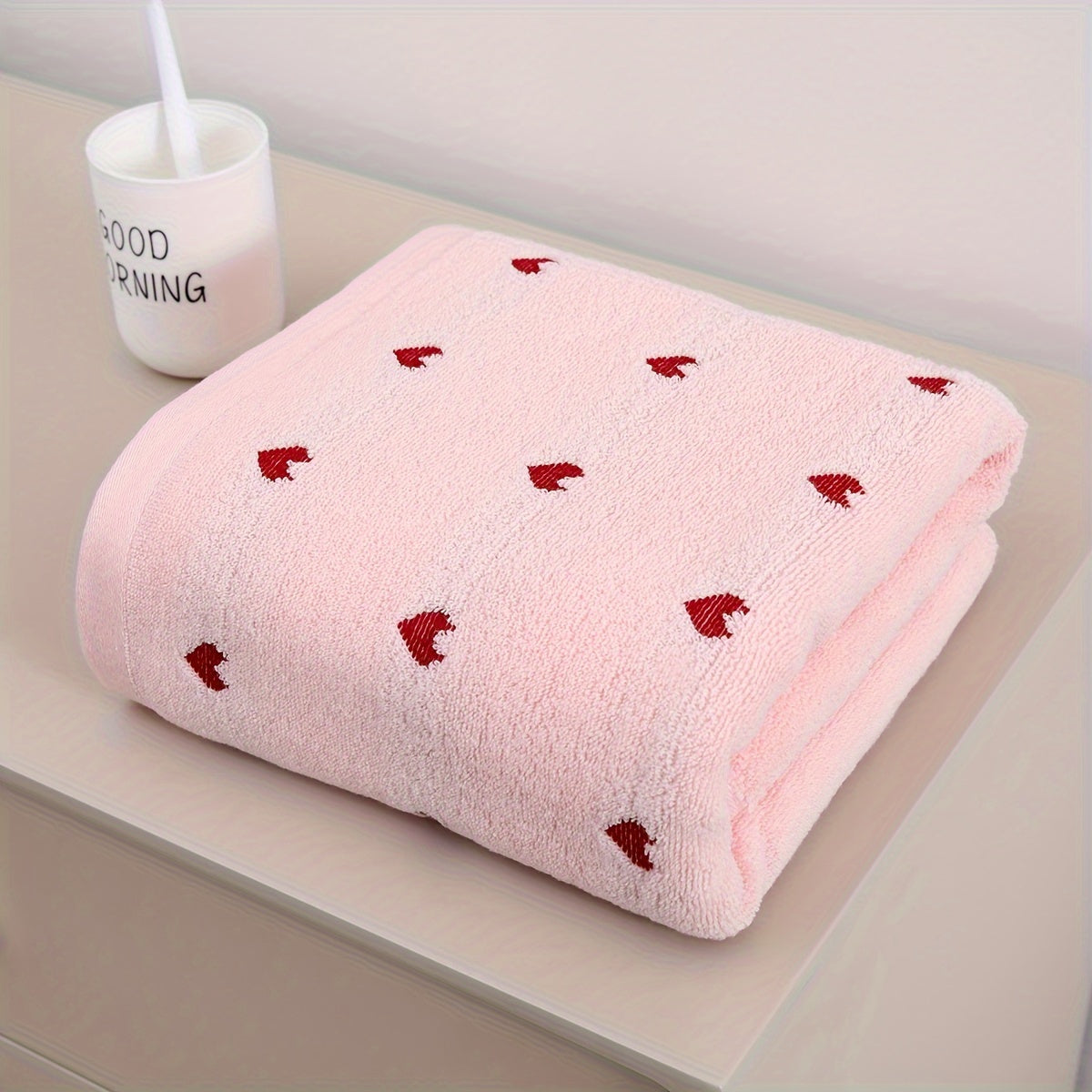 Heart pattern cotton bath towel, absorbent and quick-drying, soft and thick for home bathroom use. Ideal bathroom supply.