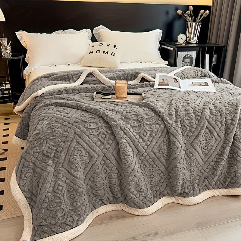 Indulgent Velvet Throw Blanket featuring Exquisite Carved Design - 350g Plush Thickness, Ideal for All-Year Coziness, Easy to Clean in Washing Machine, Crafted from Soft Polyester Knit for Bed & Couch