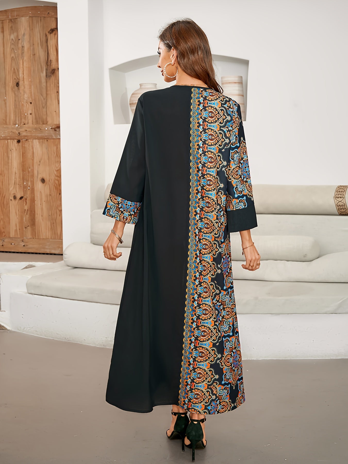 Black & blue floral print maxi kaftan dress with elegant paisley design. Made of polyester, machine washable. Perfect for spring/summer/fall. Arabian style robe in polyester fabric.