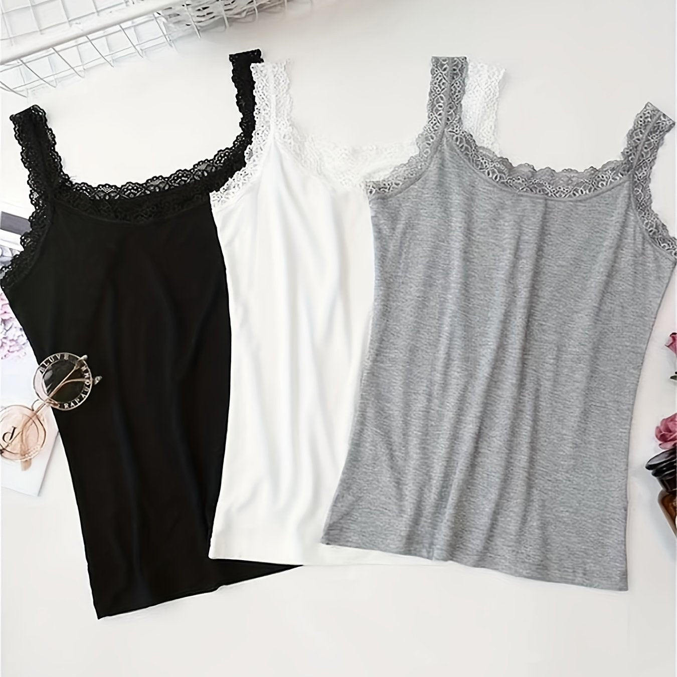 Three simple tank tops with floral lace trim, suitable for all occasions, women's lingerie and underwear.