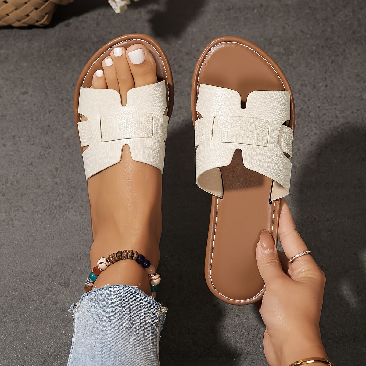 Flat slip-on sandals for women, minimalist style, all-season comfort, ideal for casual outdoor wear.