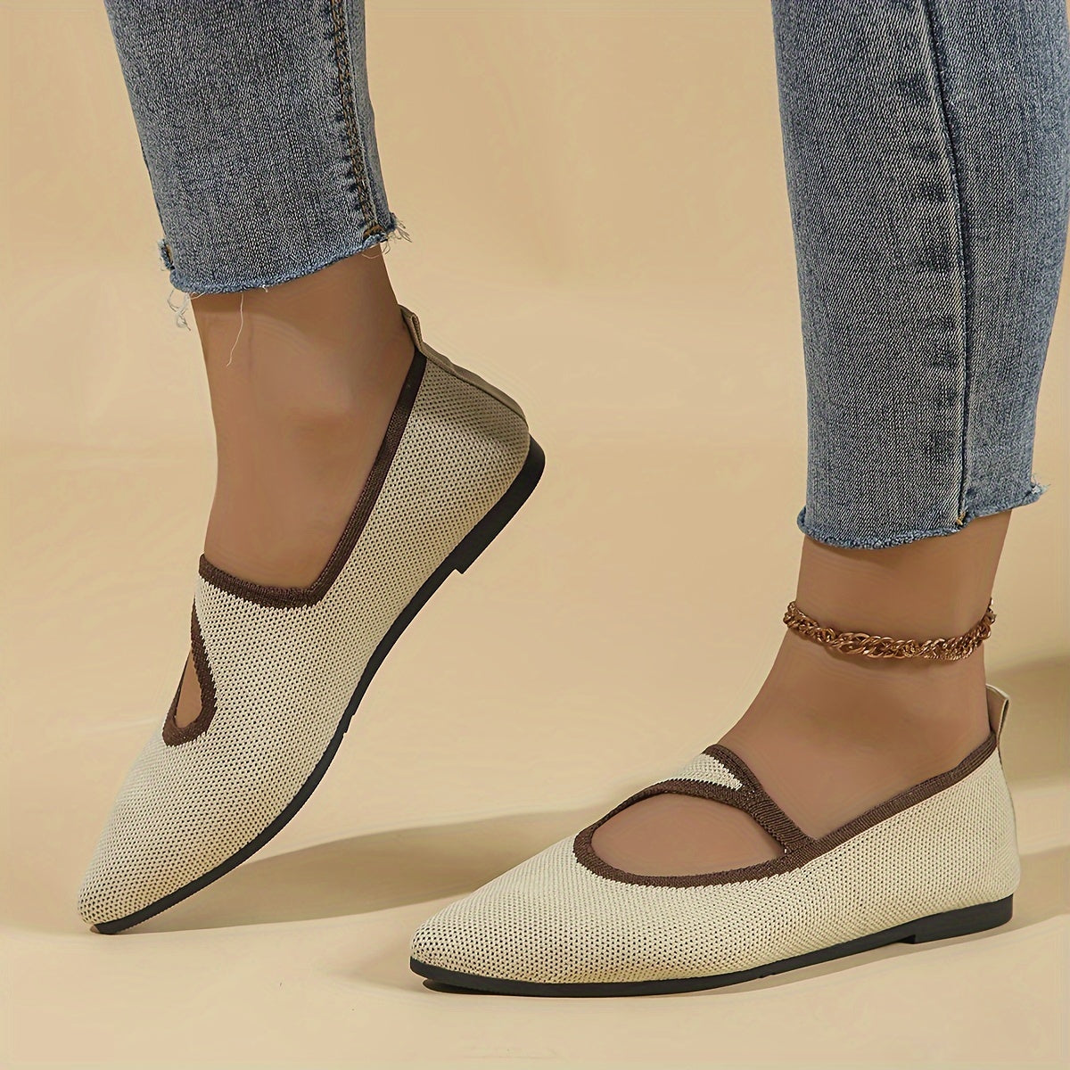 Stylish slip-on flats for women with breathable, comfortable pointed toe and soft sole suitable for all seasons.