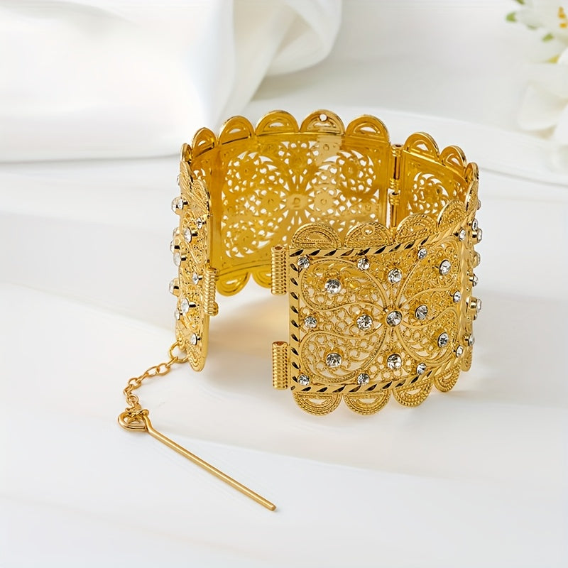 Exquisite Vintage Style Zinc Alloy Cuff Bracelet with Hollow Floral Engraving in Luxurious Golden-Tone, Ideal for Weddings and Parties.