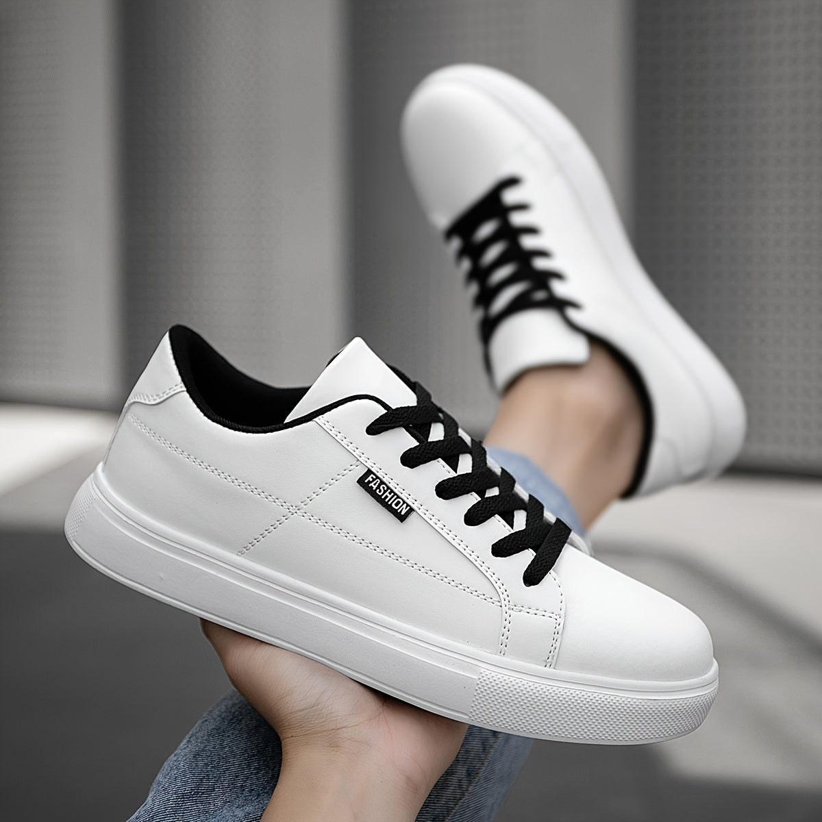 Men's lace-up low top skateboard shoes for outdoor walking, hiking, and casual street wear, suitable for all seasons with non-slip features.