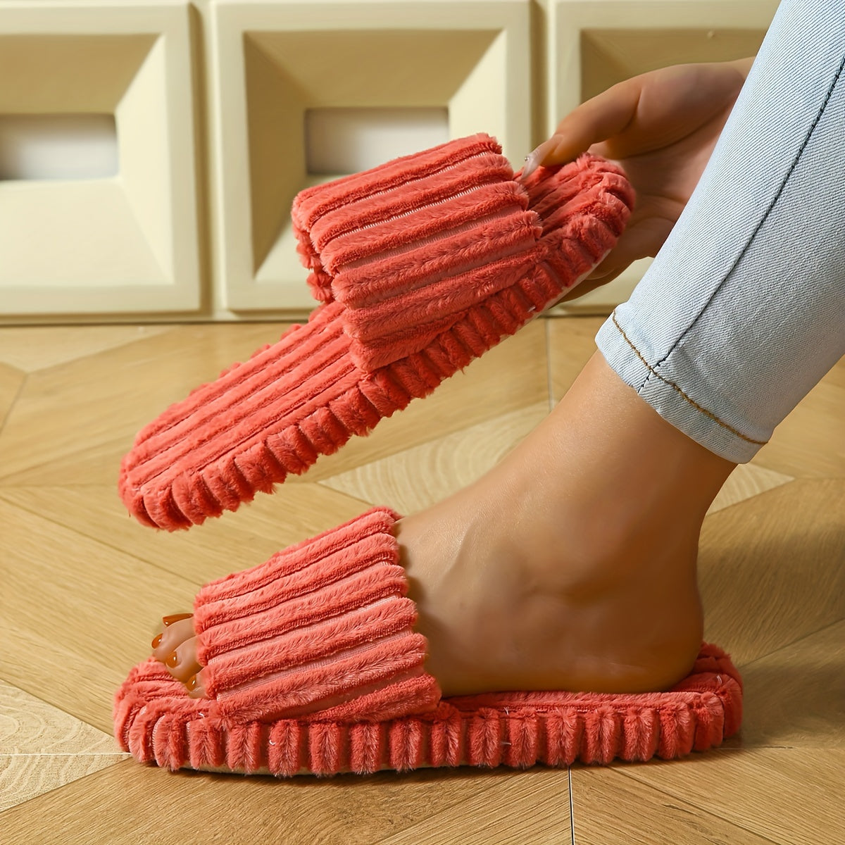 Soft-soled indoor slippers with stripes and open toes for spring and summer.