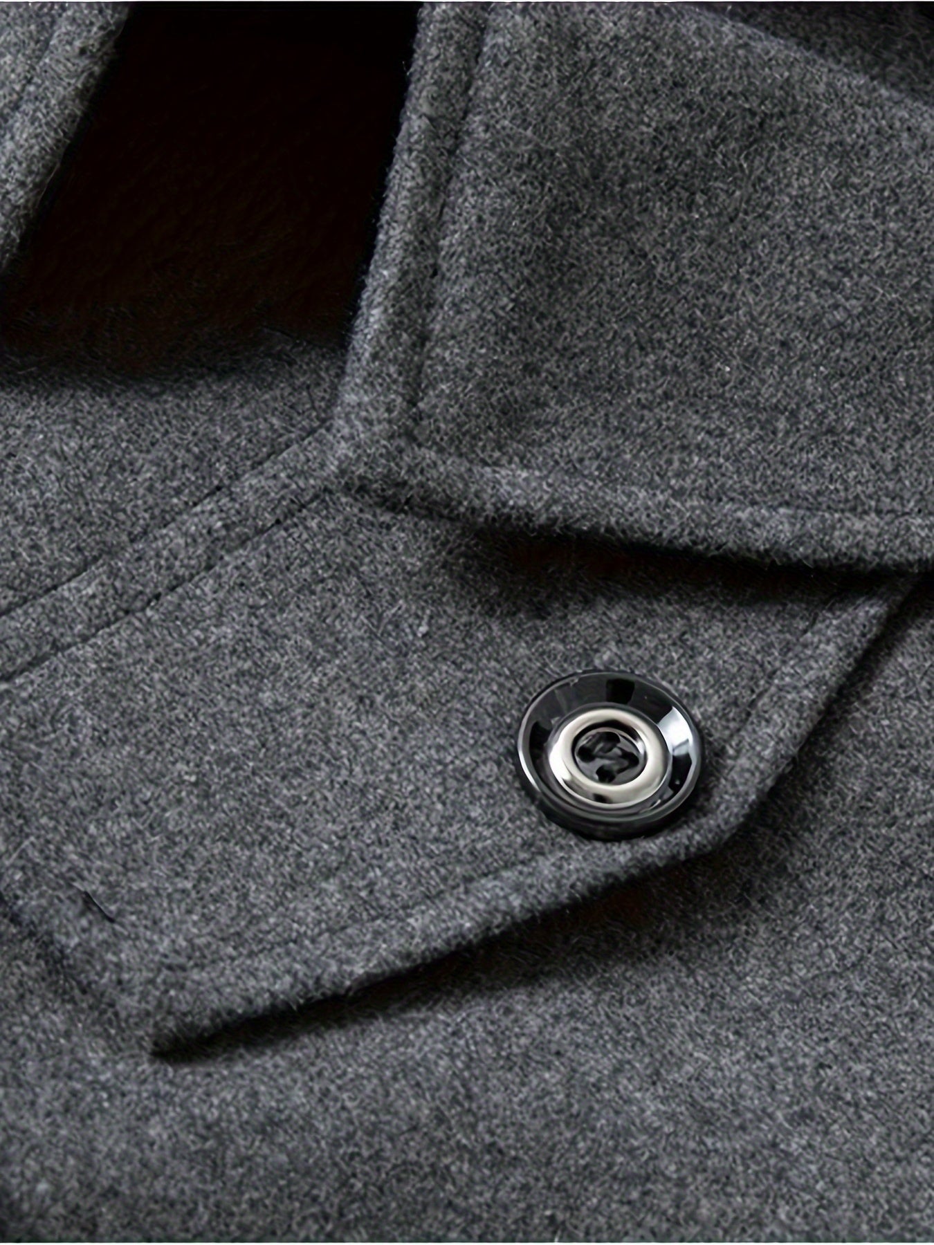 Men's warm jacket with pockets, double lapel for autumn/winter casual wear.