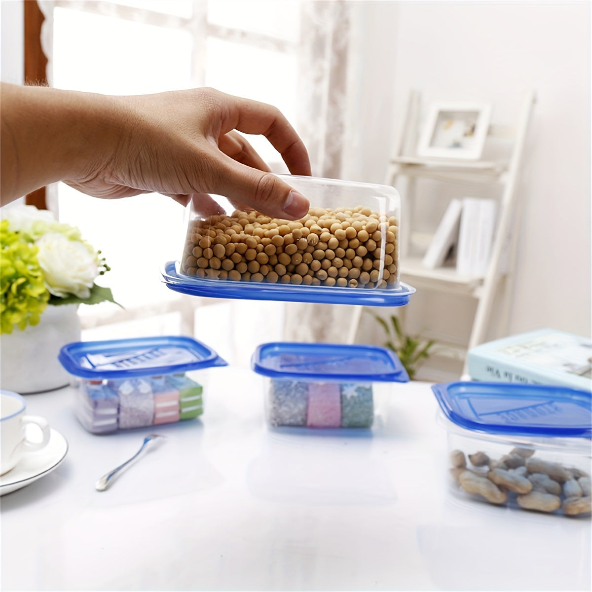 10 pieces of rectangular, high-grade disposable lunch boxes perfect for food packing. These stackable and reusable storage containers are ideal for storing grains, meat, fruits, vegetables, melaleuca cake, and fruit fishing. They are perfect for kitchen