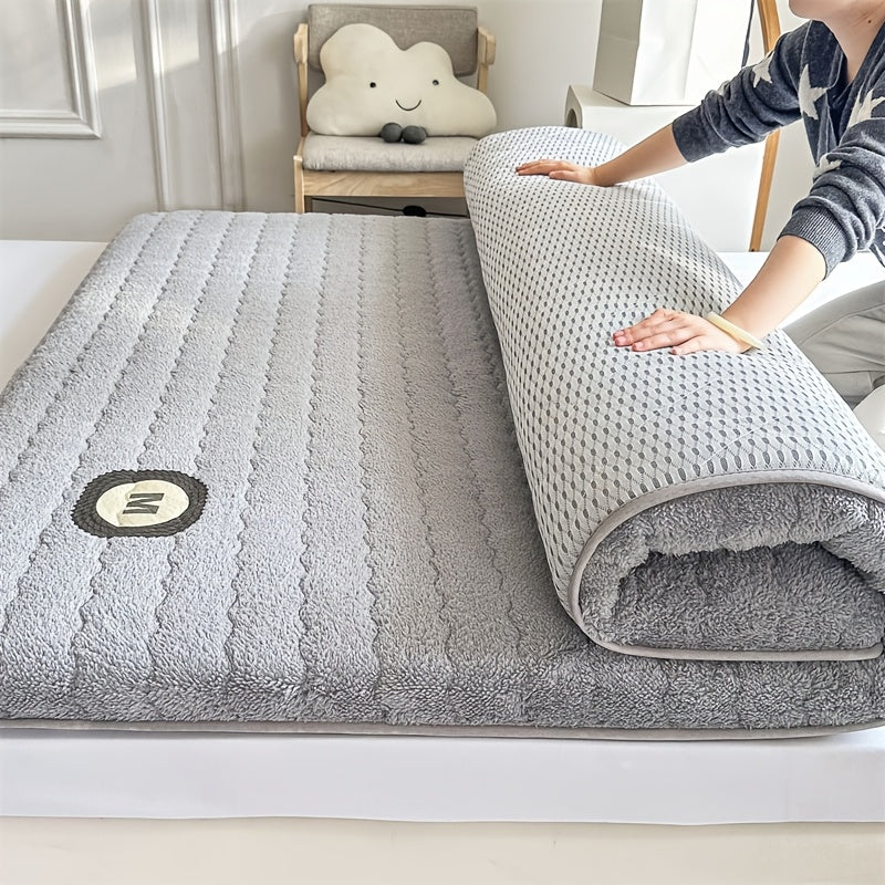 Luxury grey fleece mattress topper with tatami cushion, quilted cover, microfiber filling. Non-waterproof, machine washable, 3-5cm thick. Fluffy and soft for all seasons. Perfect for