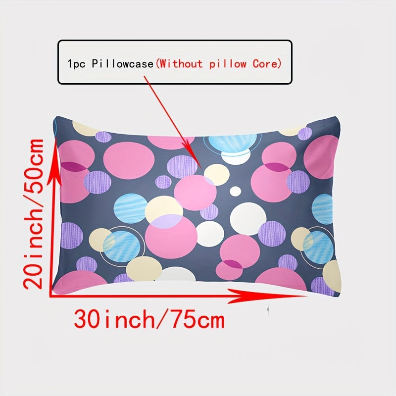 Soft envelope closure pillowcase made of 100% cotton, without core. Features flower and plaid patterns on breathable fabric with a thread count of 144TC. Ideal for main bedroom, guest room, or dorms. Perfect gift idea.