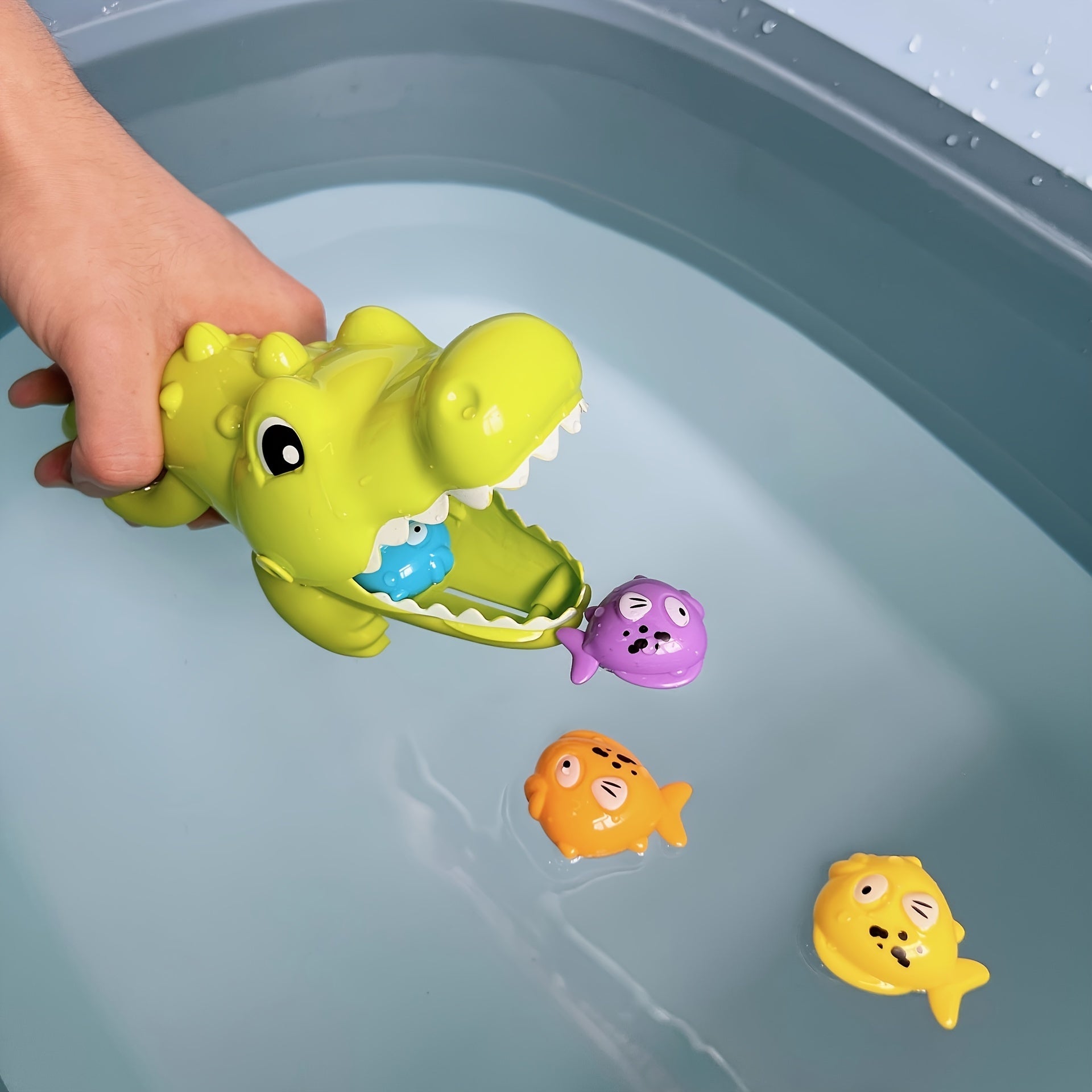 Splish Splash Water Toys: Educational and Fun Big Crocodile Bath Toy with Small Fish, Perfect Gift for Toddlers 18 Months and Older, Assorted Colors