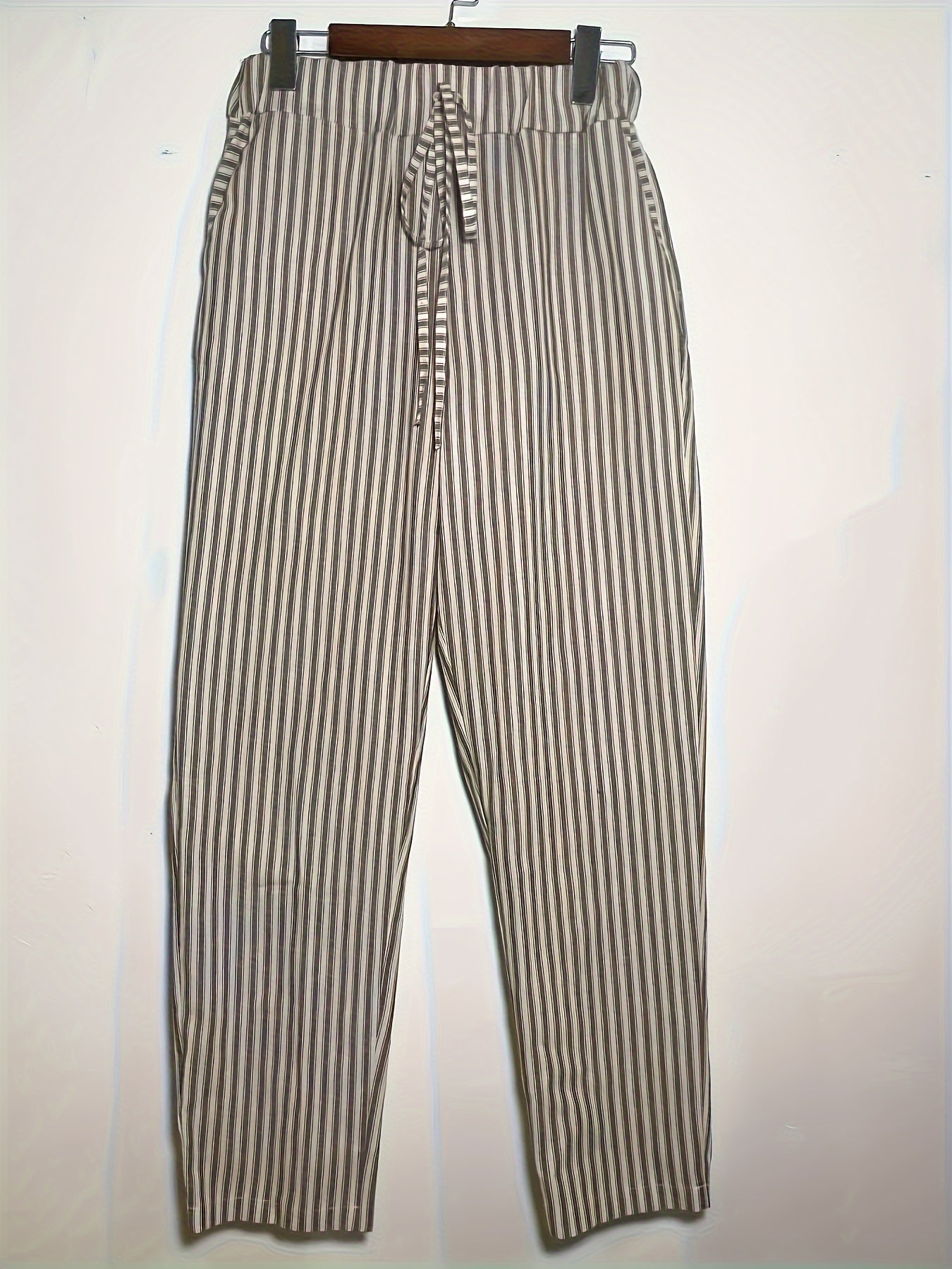 Plus Size Stripe Pattern Pocket Pants for Spring and Summer, featuring Casual Elastic Waist and designed for Women's Plus Size Clothing.